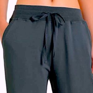 GD by Champion Lightweight Workout Capris Pants